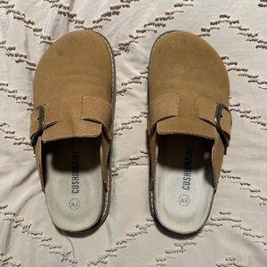 Cushionaire Women's Tan Suede Mules